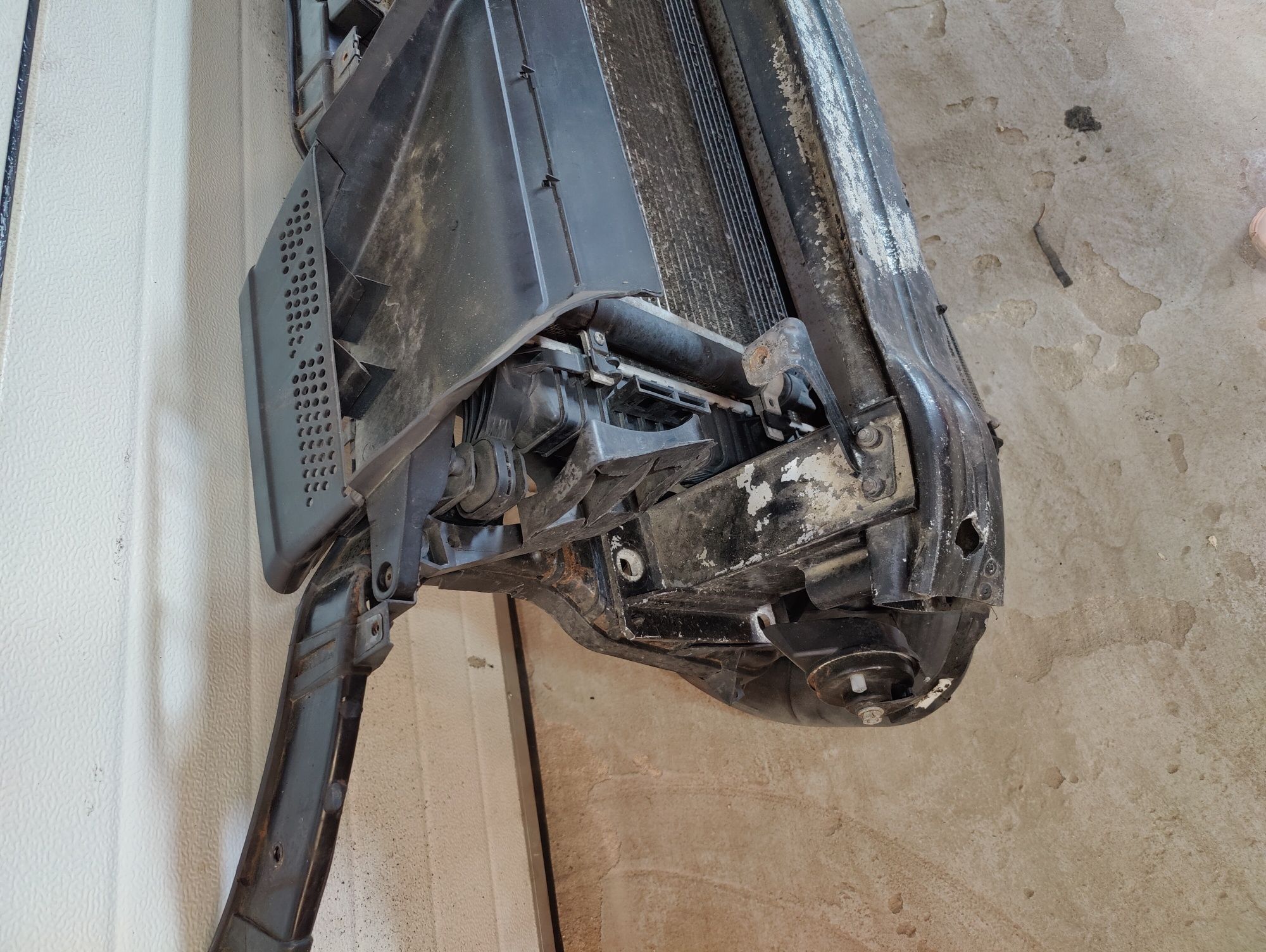 Pas przedni wzmocnienie chłodnice intercooler Audi a4 b8 3.0 2.7 TDI