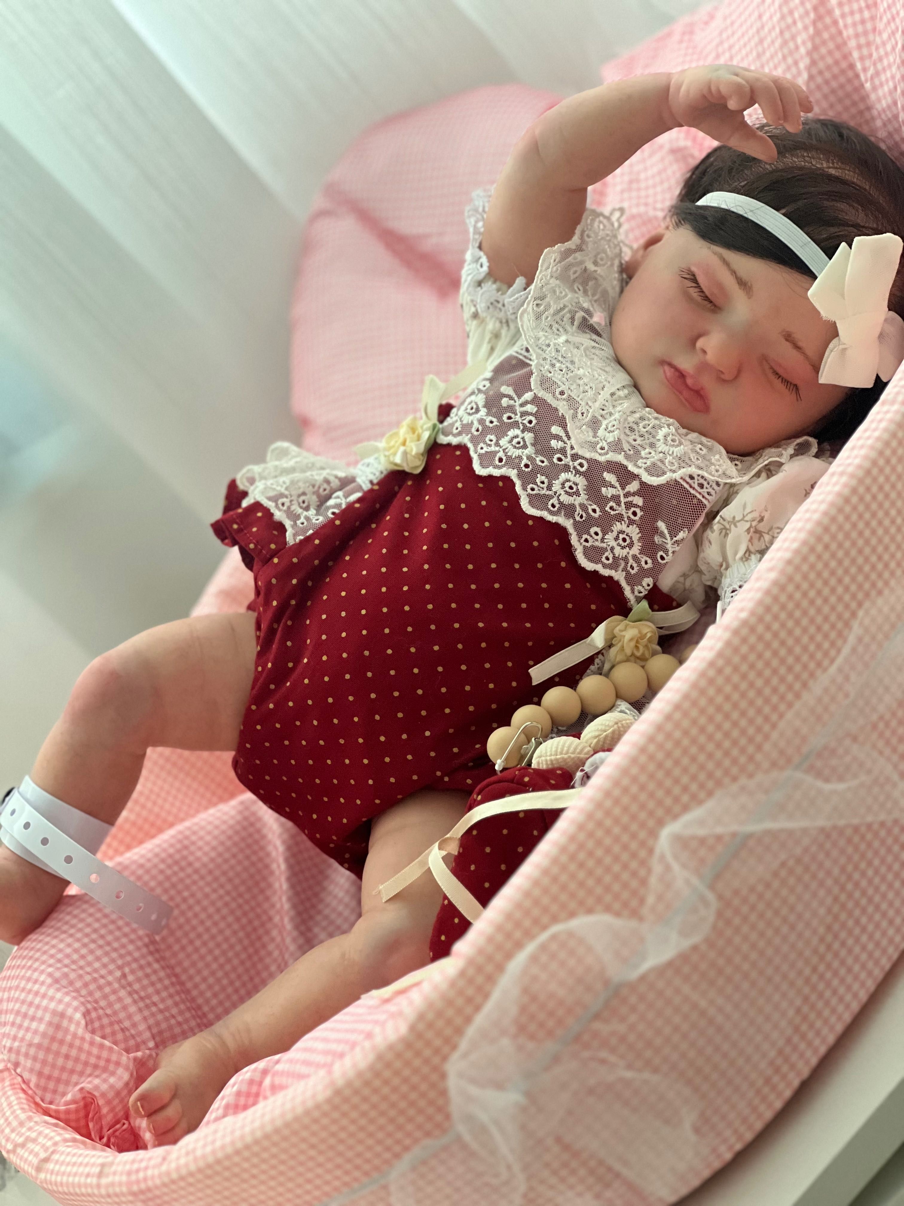 Bebê reborn realista , com toda técnica feita pela arte .