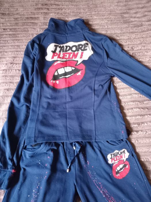 Продам женский костюм Филип плейн