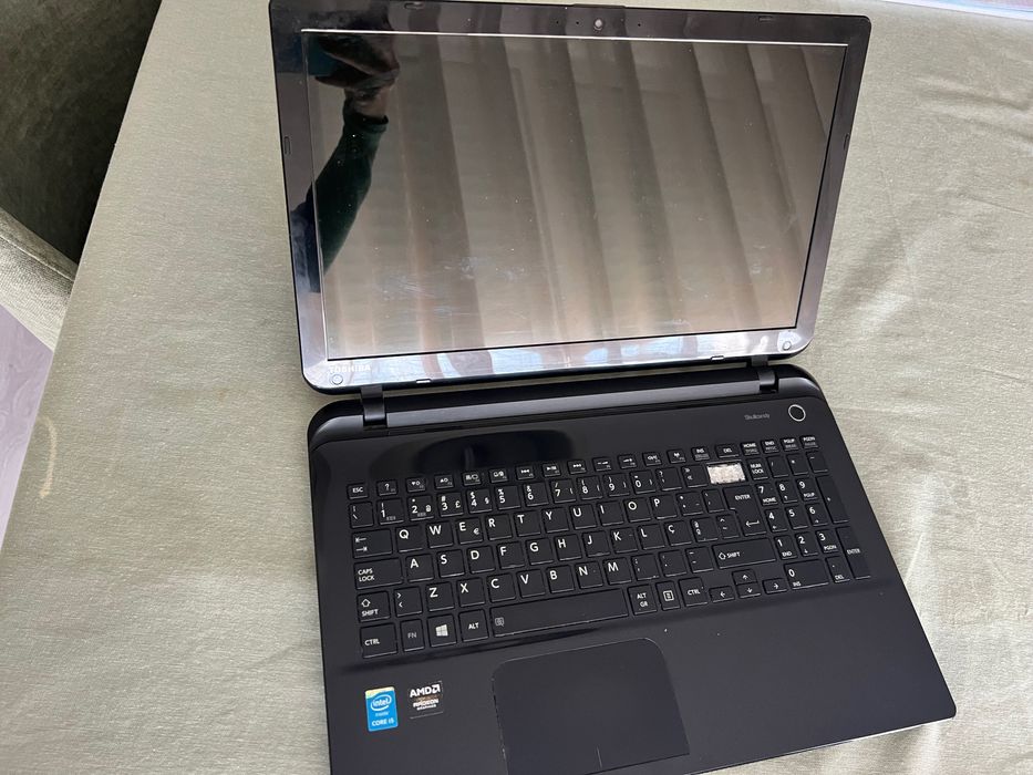 Computador Portátil Toshiba para peças (sem disco)