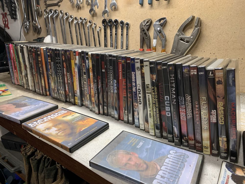 Lote de 62 DVD muitos ainda selados