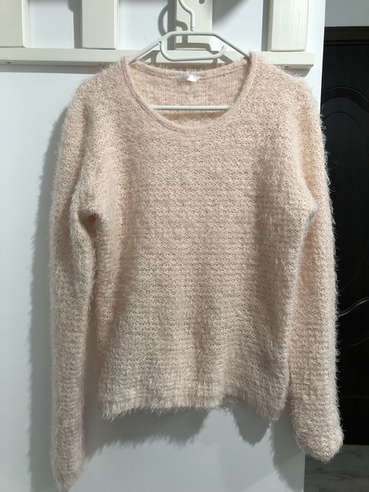 Włochaty sweter s