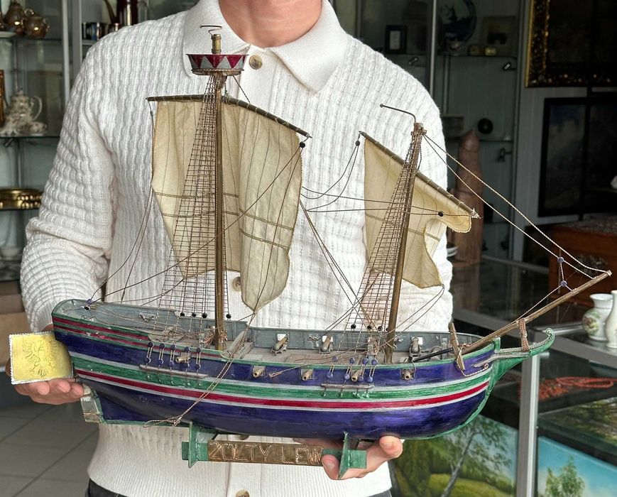 Metalowa miniatura okrętu Żółty Lew  statek modelarstwo