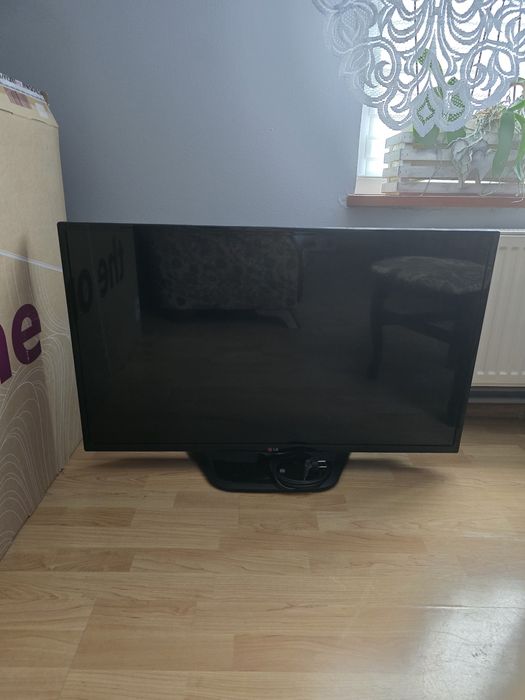 TV LG 42" model - 42LN5400