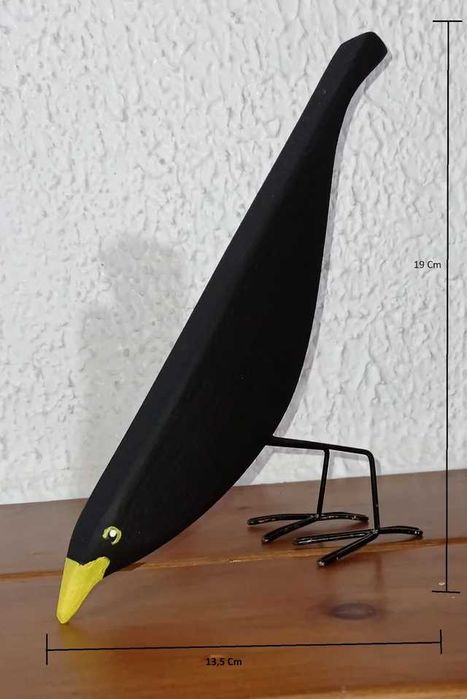 Conjunto de melros em madeira.