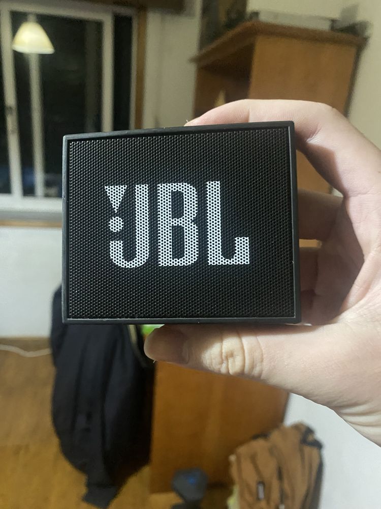 Coluna jbl go + carregador