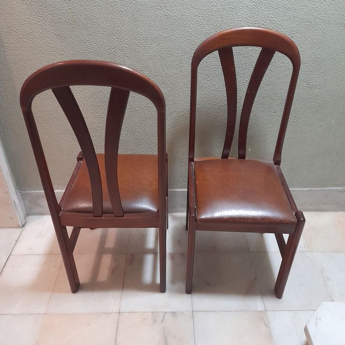 Cadeiras em madeira confortáveis