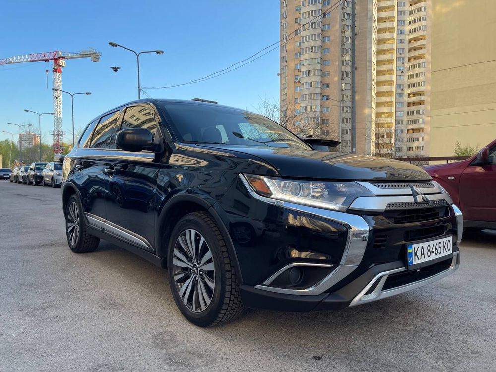 Mitsubishi Outlander 2.4 7мест 2019 год