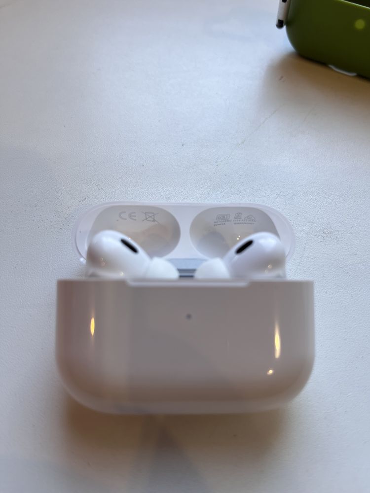 Apple AirPods Pro with MagSafe Charging Case (MLWK3TY/A)