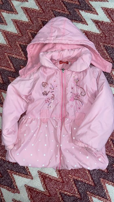 Рожева куртка на дівчинку