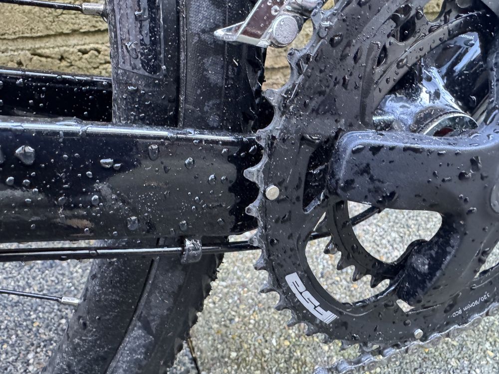 Gravel Giant Revolt Rozmiar L Sora 2x9