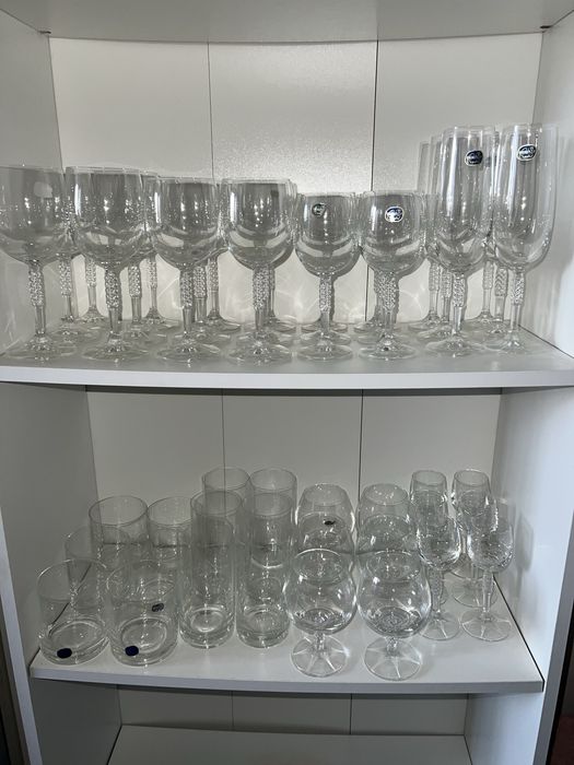 Conjunto de 48 copos de cristal