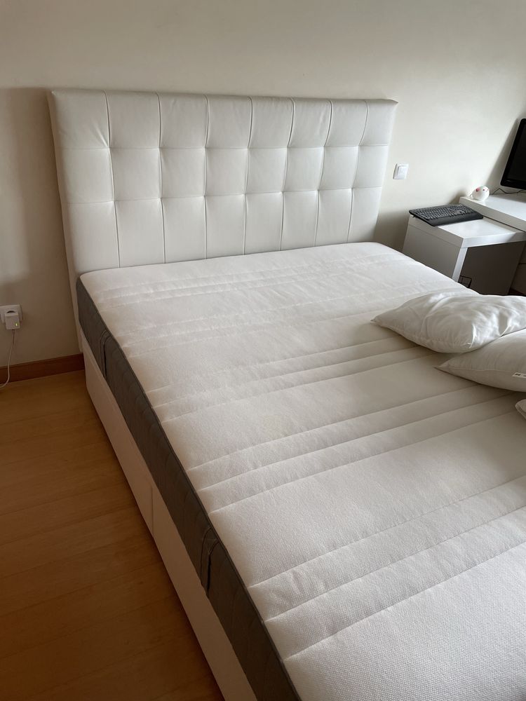 Cama e cabeceira Ikea como novas