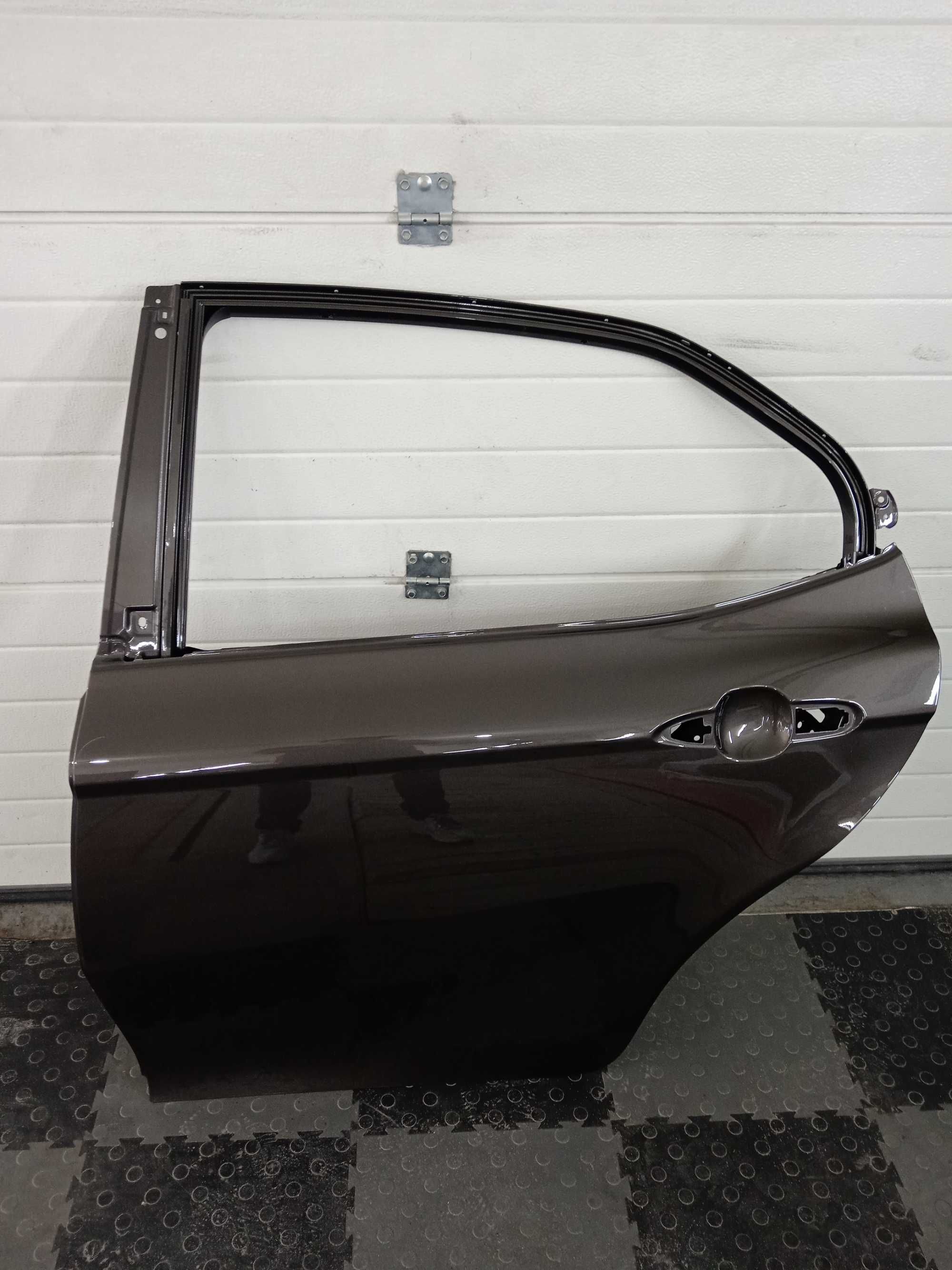 Двері голі задні ліві Toyota Camry v70 18-24 6700433260