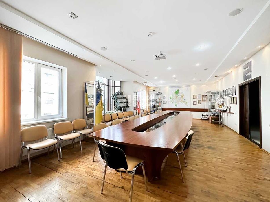 Продаж ОСЗ у самому бізнес-центрі міста, по вул. Космічна, 12