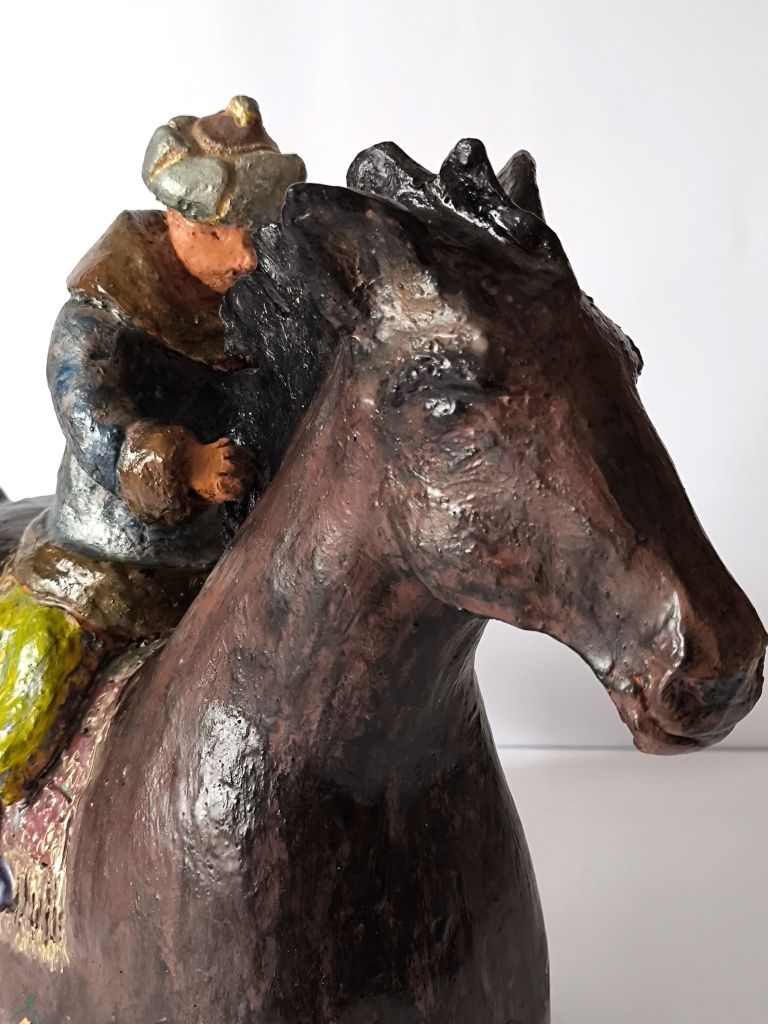 Piękna stara ceramika polska  artystyczna koń i jeździec duża figurka