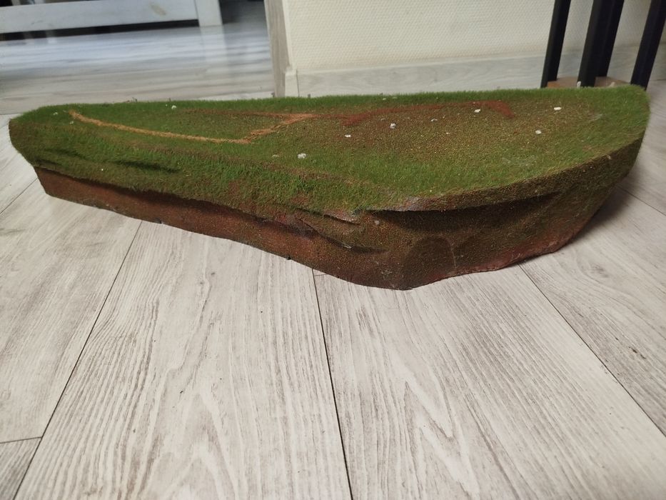 Makieta- wzniesienie z zabudową + trawka statyczna, -79 cm