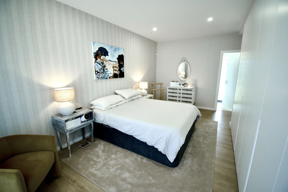 T4 Duplex Moderno em Condomínio Exclusivo com Piscina