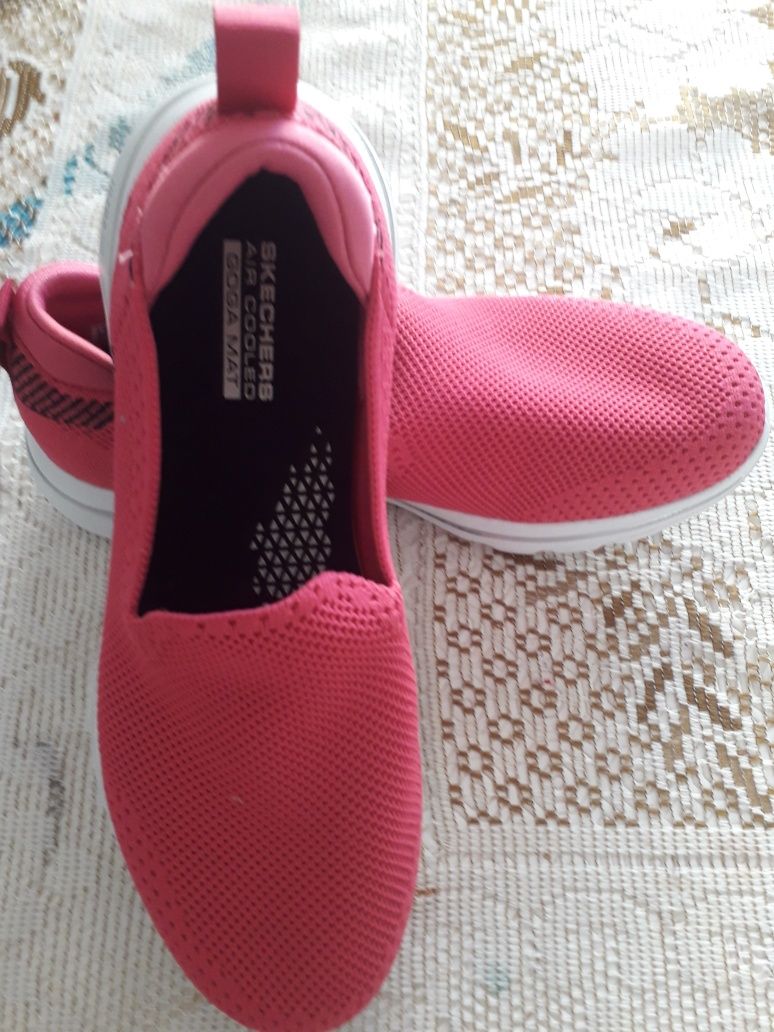 Tenis de senhora,criança Skechers  novos, numero 36