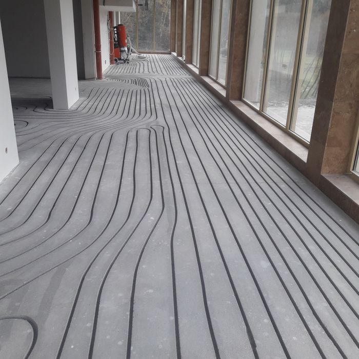 Frezowanie wylewek pod ogrzewanie podłogowe. Usuwanie subitu, kleju.