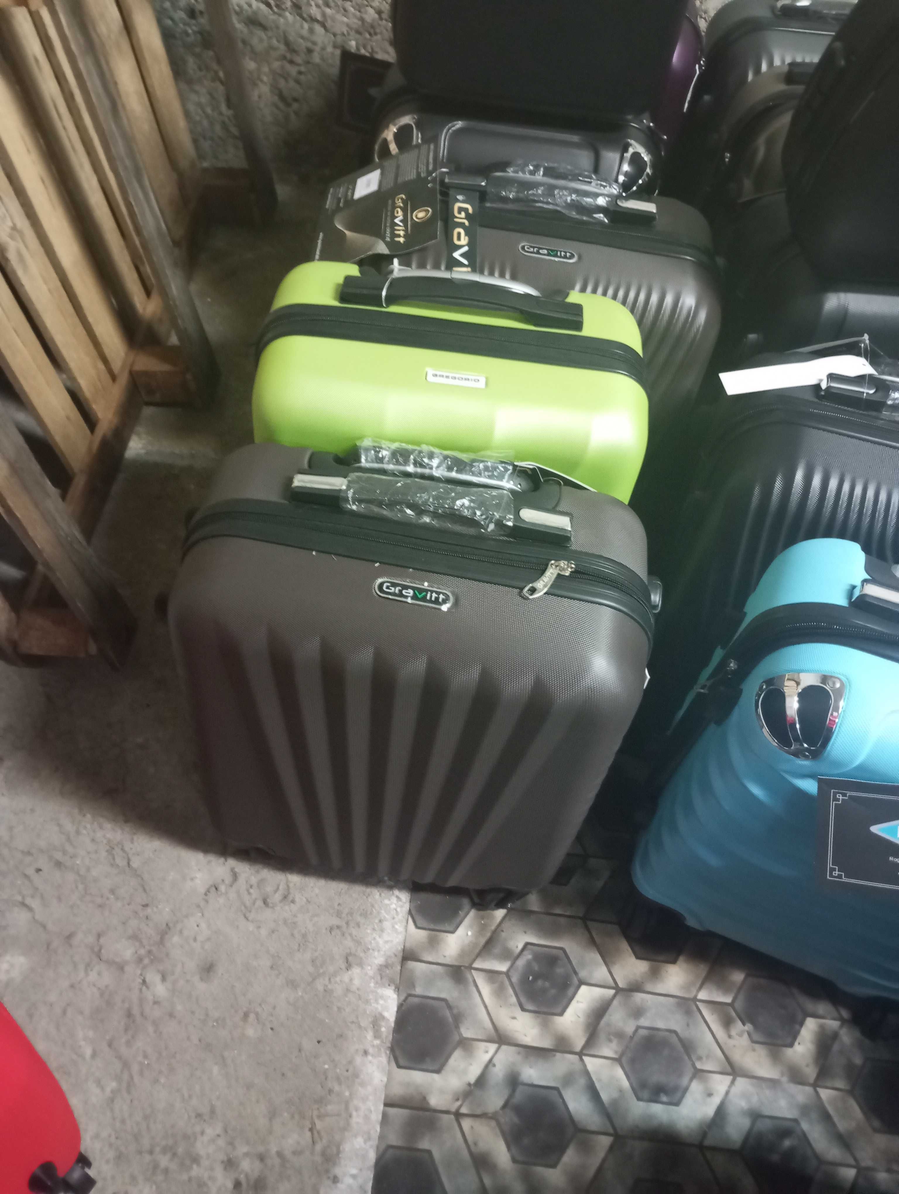 walizka podróżna mała kabinowa na 4 kołach z abs podróżna