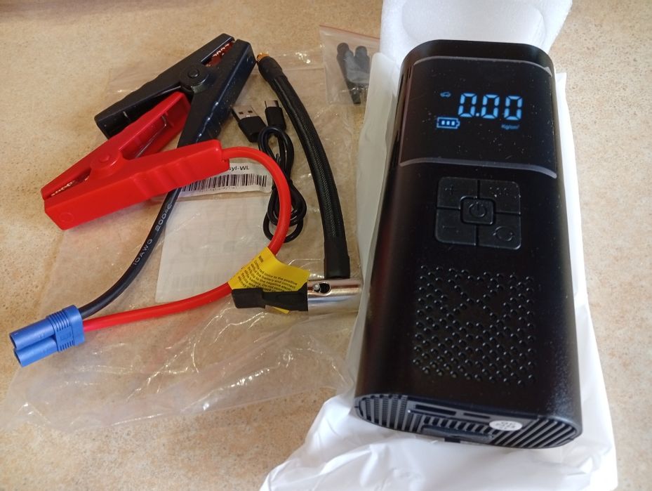 Бустер 4 в 1. Пусковий+бездротовий насос+павербанк+ліхтар 8800 мАг