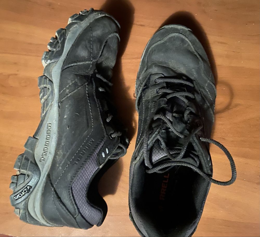 Оригінальні кросівки Merrell чорного кольору