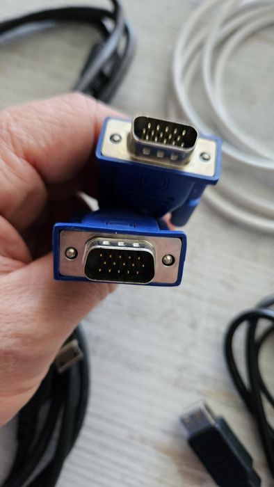 Кабель VGA, HDMA mini, micro, audio, USB