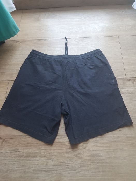 Bawełniane spodenki szorty meskie marki Reebok rozmiar S/M/L.