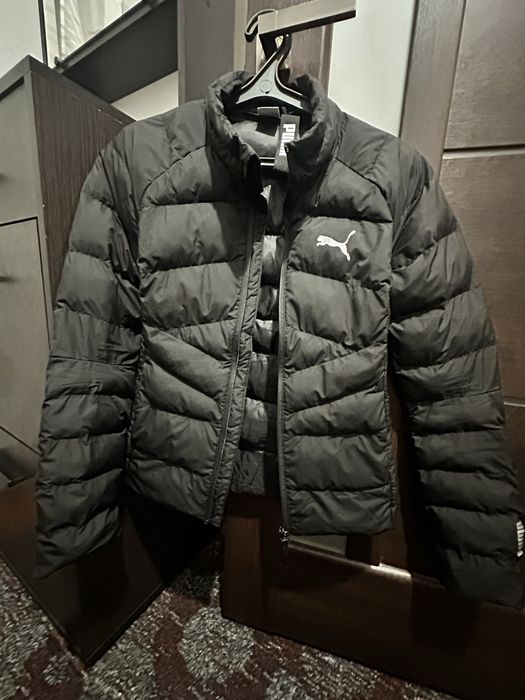 Продам жіночу куртку пума