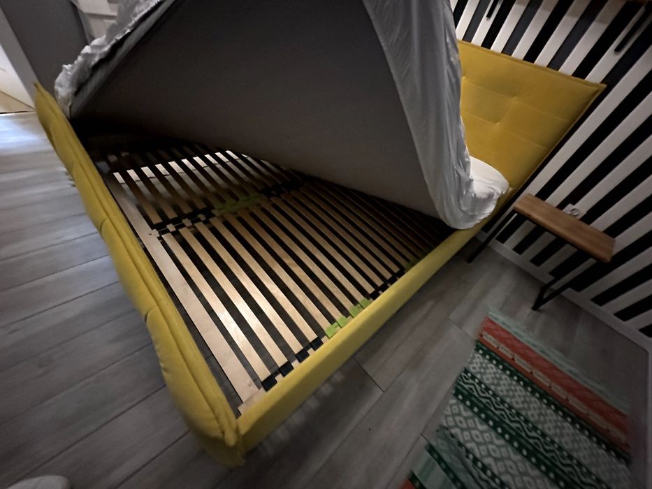 Łóżko - 160 x 200 prawie nowe z materacem :-)