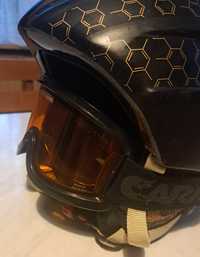 Kask. Z goglami Carrera.