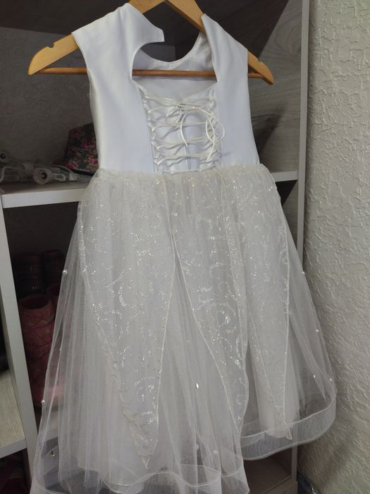 Плаття святкове білого кольору