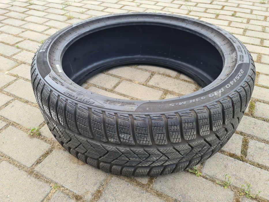 2xopony zimowe premium Pirelli Sottozero 3- 225/40/R19 95Y 2023r 7,4mm