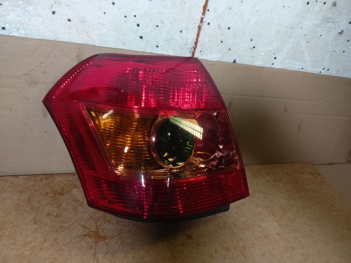 Lampa prawy tył prawa tylna toyota corolla e12 HB lift FL 04-07