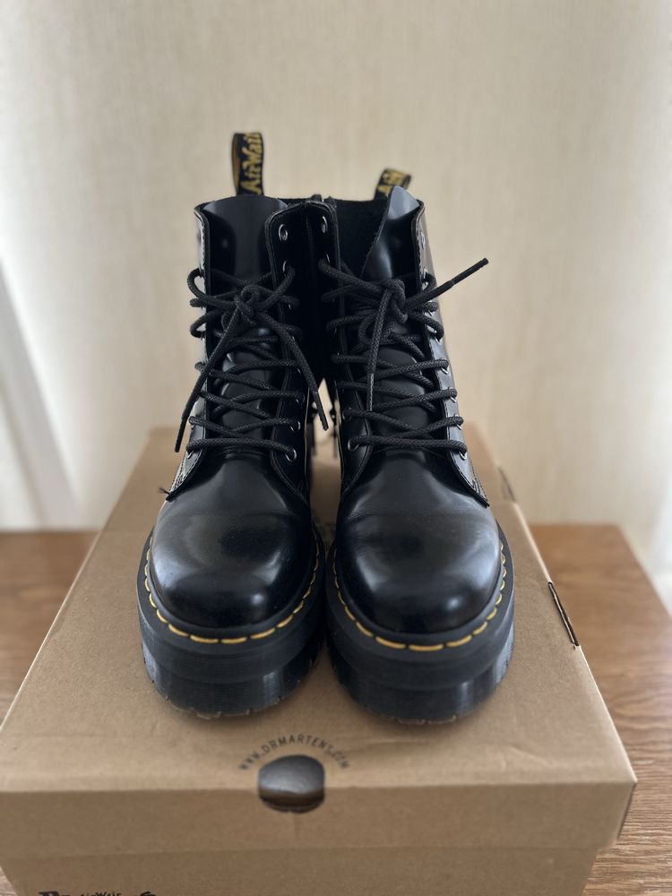 Dr. Martens Jadon Black