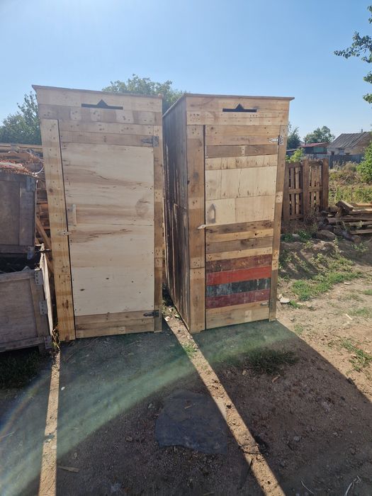 Туалет деревяний