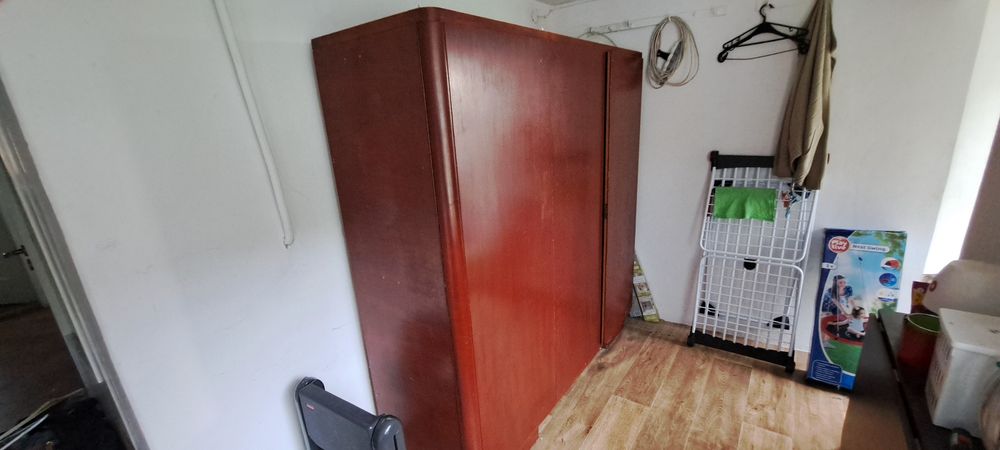 Dwie szafy trzydrzwiowe z historią