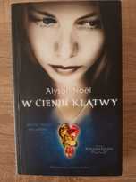Książka W Cieniu klątwy