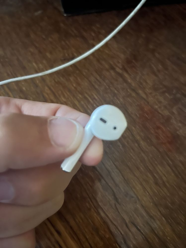 Airpods 2 бу в хорошем состоянии оригинал