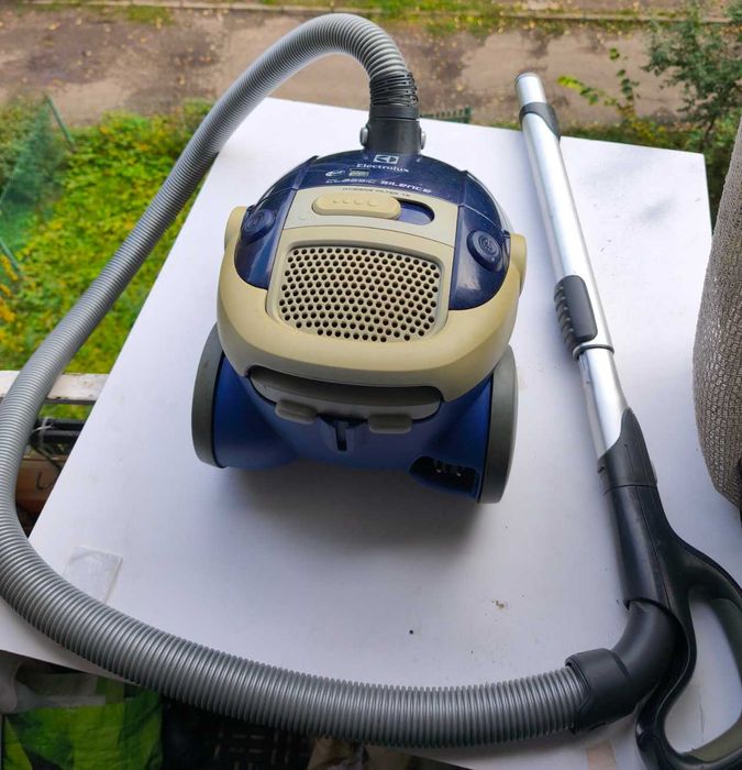 Пилосос Electrolux Classic Silence ZCS2000EL пылесос швеция
