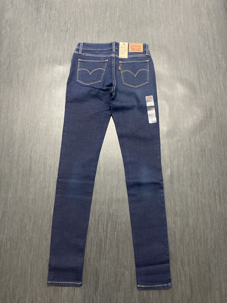 Jean Levi’s Mulher 711 Skinny Marrina W26 L32