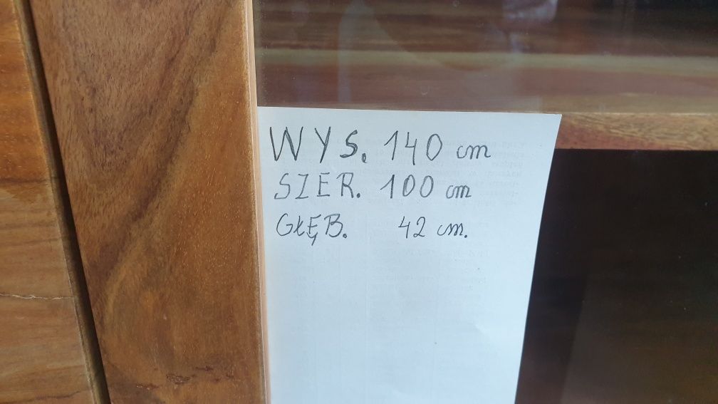 Szafa ze szklaną półką