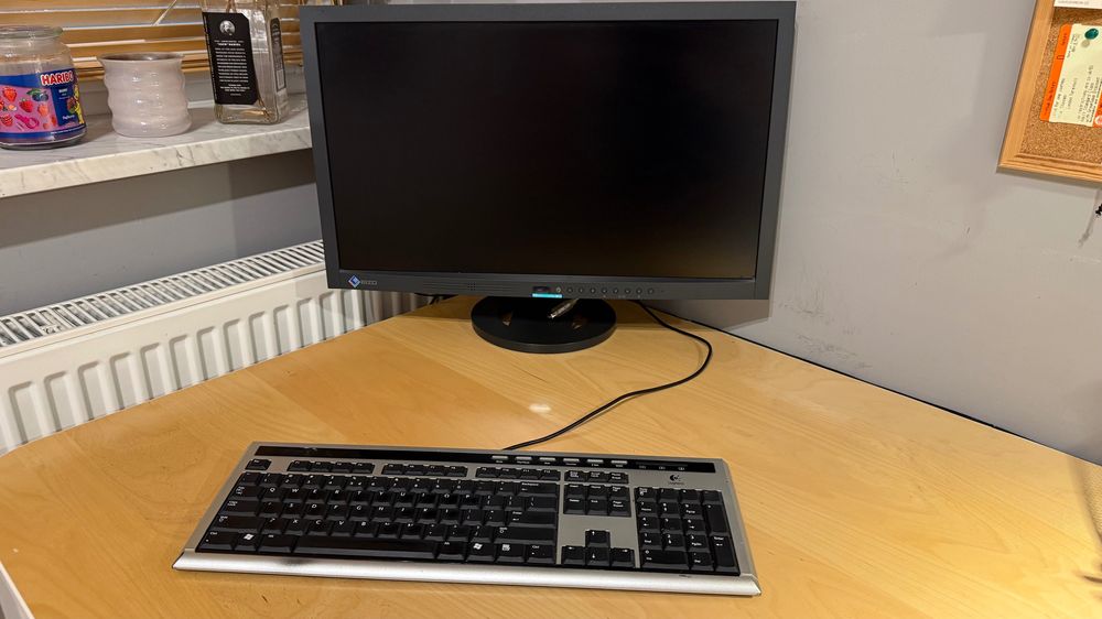 Komputer stacjonarny AMD Ryzen 3 3100, 16GB RAM, Radeon RX570, 2x500GB