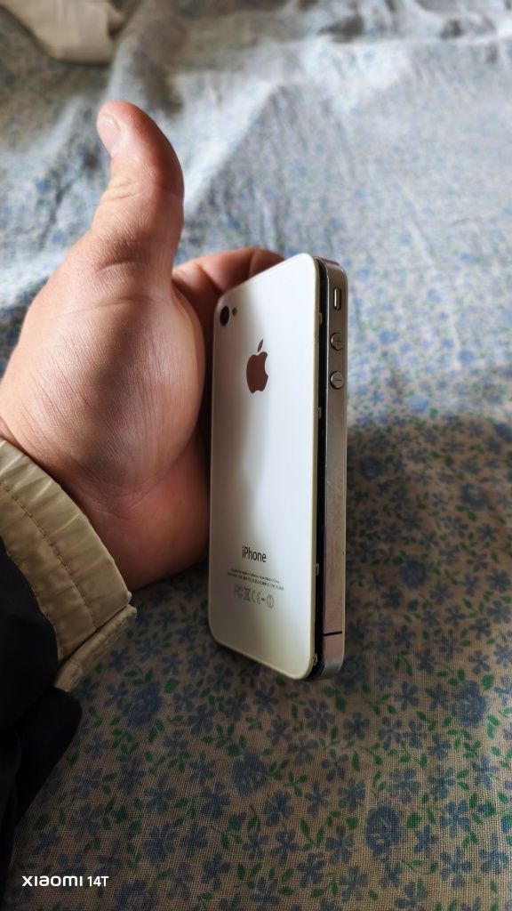 iPhone 4s (один утопленник два заблокированные)