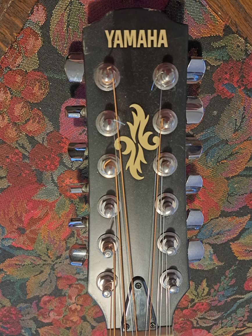 Gitara 12 strunowa  Yamaha.