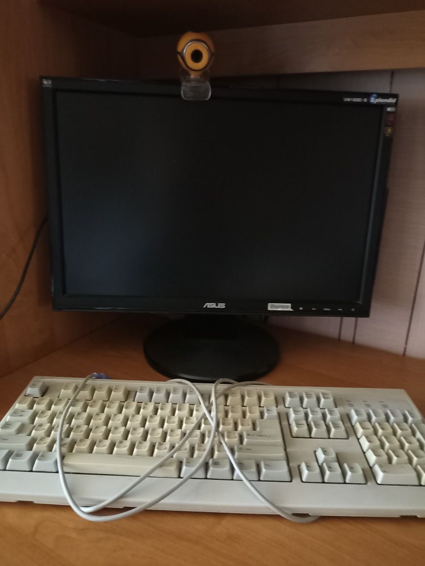 Компьютер. Системный блок+монитор+клавиатура+вебкамера