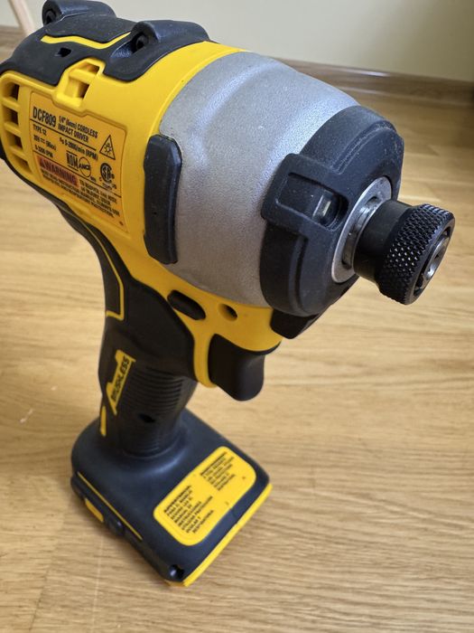 Акумуляторний ударний імпакт шуруповерт dewalt dcf809