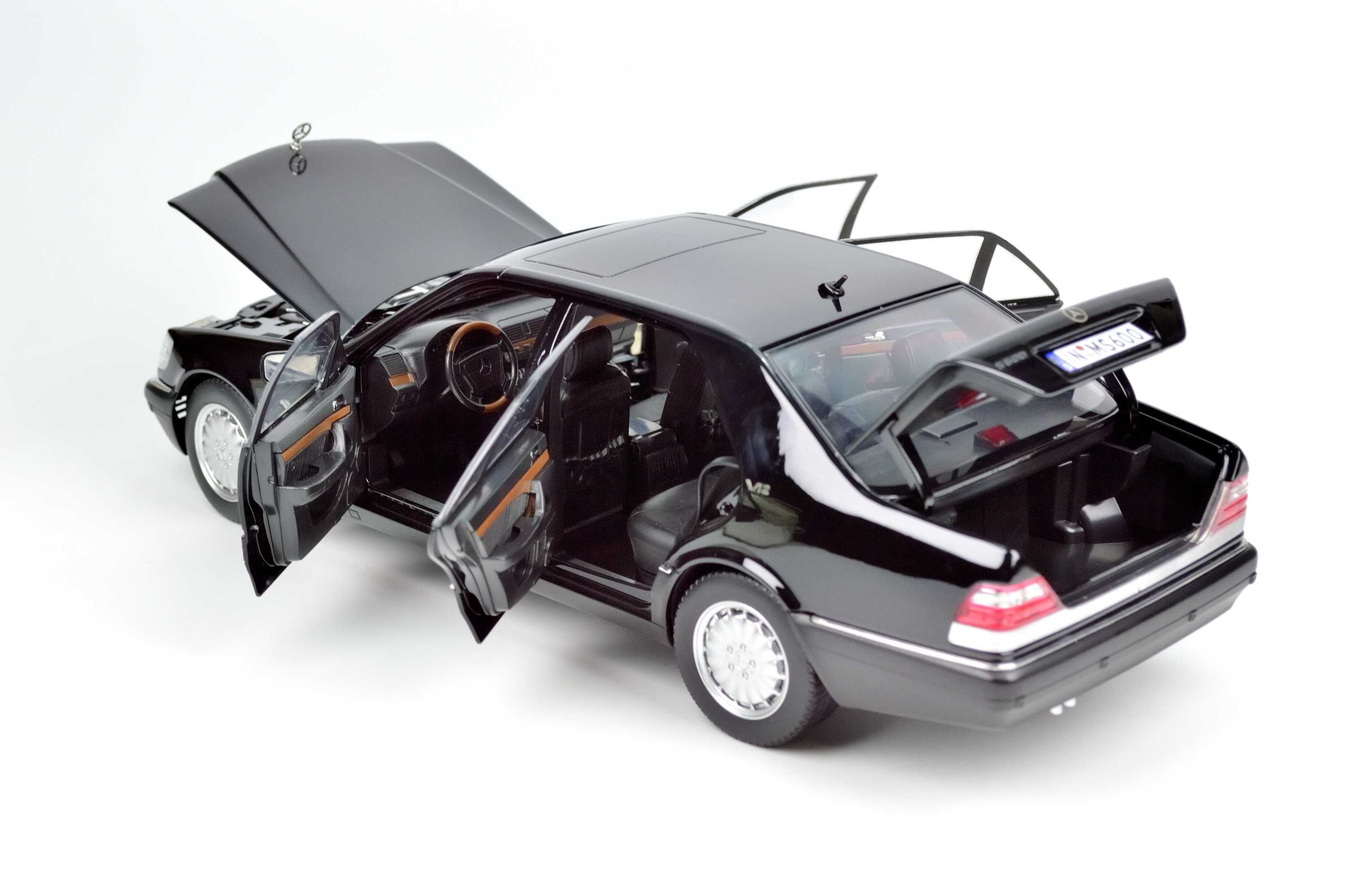 Модель 1:18 Mercedes S600 W140 Black