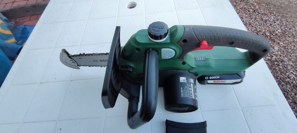 Bosch UNIVERSALCHAIN 18V Piła akumulatorowa